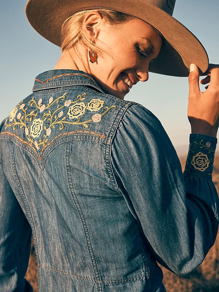 wrangler x yellow rose by kendra scott besticktes kleid mittlere waschung