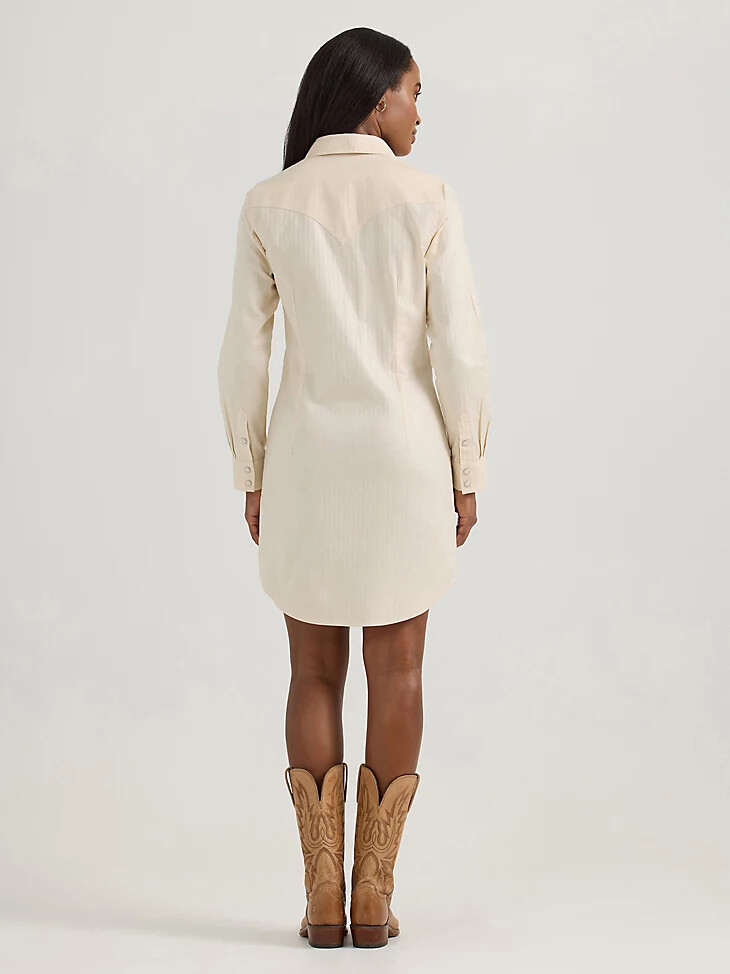 damen-western-hemdkleid mit bestickten wildblumen und druckknöpfen weißer schwan