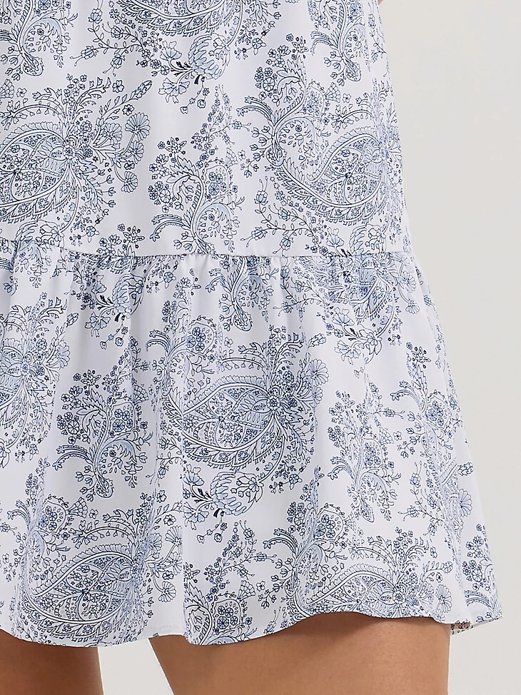 wrangler damenkleid mit rüschen und smok-oberteil blau-weiß