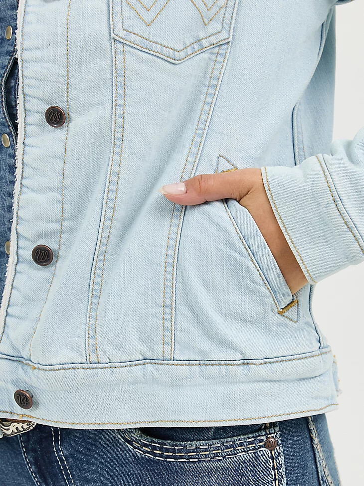 wrangler retro damen-western-jeansjacke mit sherpa-futter gebleichter denim