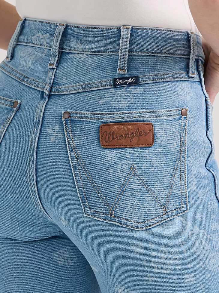 wrangler retro bailey high rise jeans mit paisley-print für damen