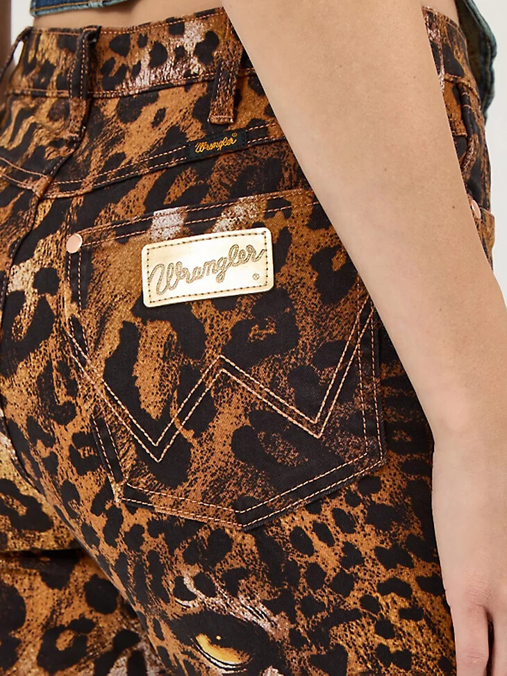 wrangler x lainey wilson schlaghosen mit tiermuster