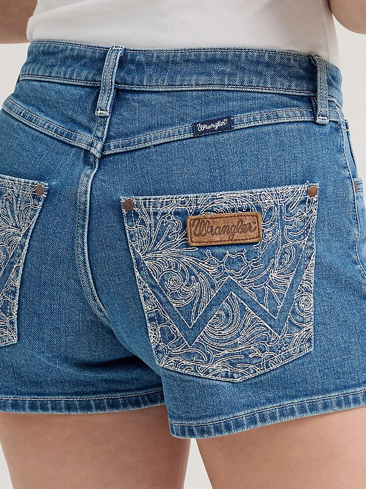 wrangler retro mae mid rise shorts mit verziertem patch für damen aurora