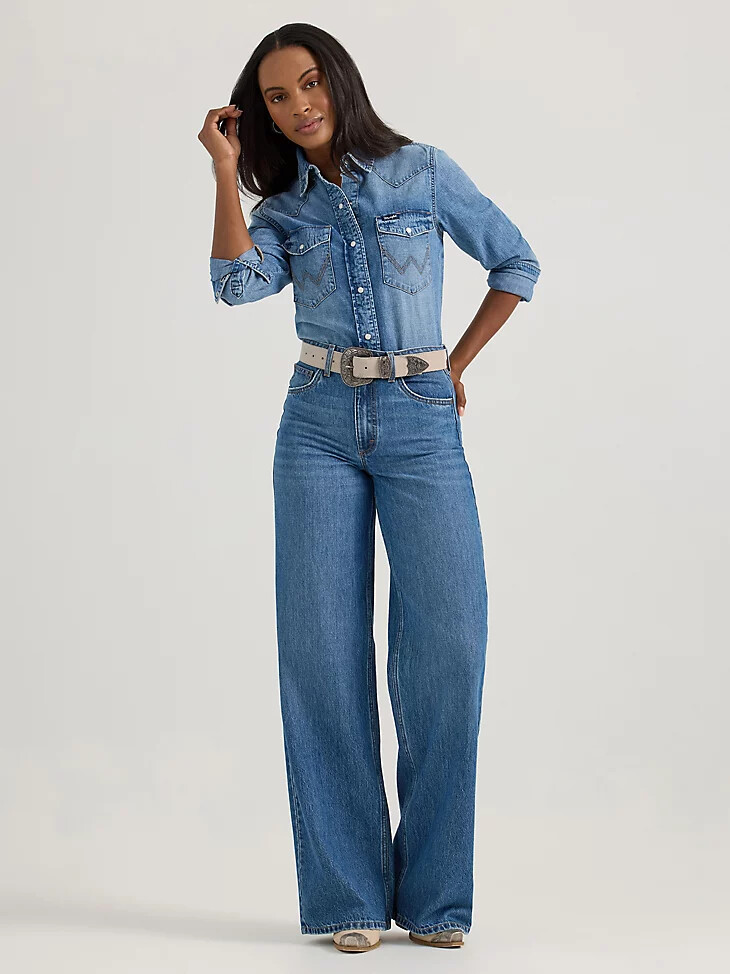 wrangler classic denim slim western-hemd für damen mit druckknöpfen mittlere waschung