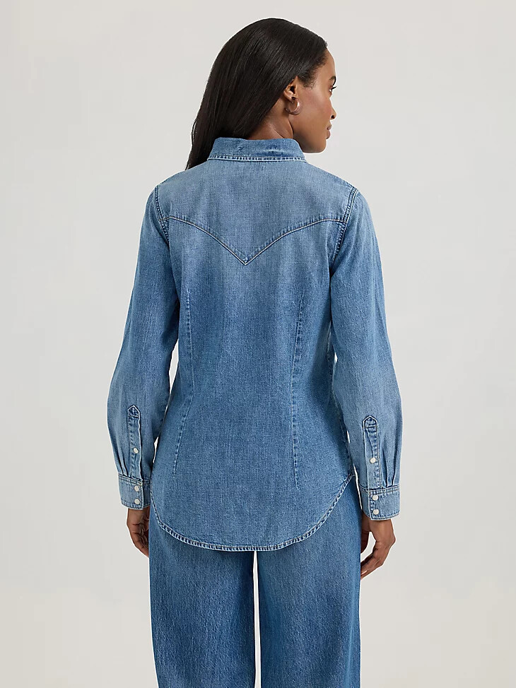 wrangler classic denim slim western-hemd für damen mit druckknöpfen mittlere waschung