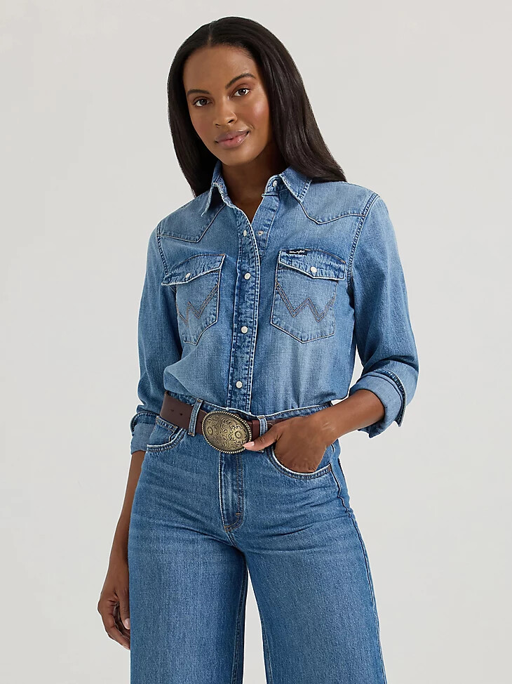 wrangler classic denim slim western-hemd für damen mit druckknöpfen mittlere waschung
