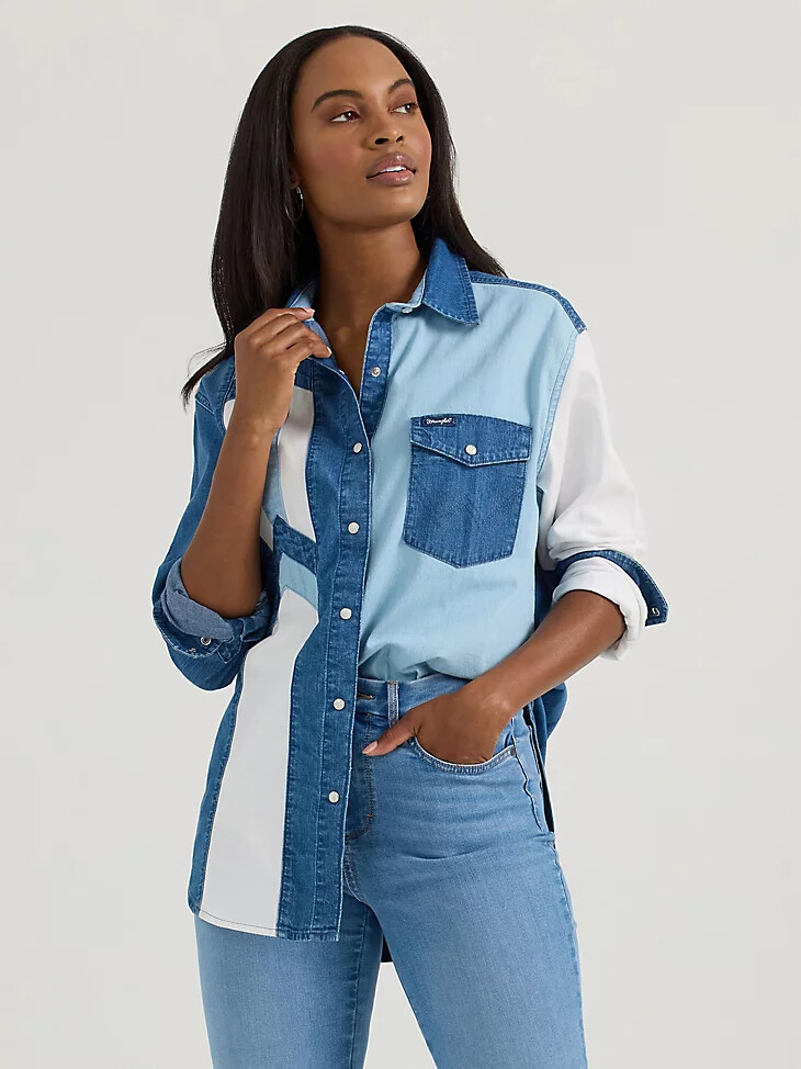 wrangler damen-jeanshemd im boyfriend-stil mit western-druckknöpfen blau