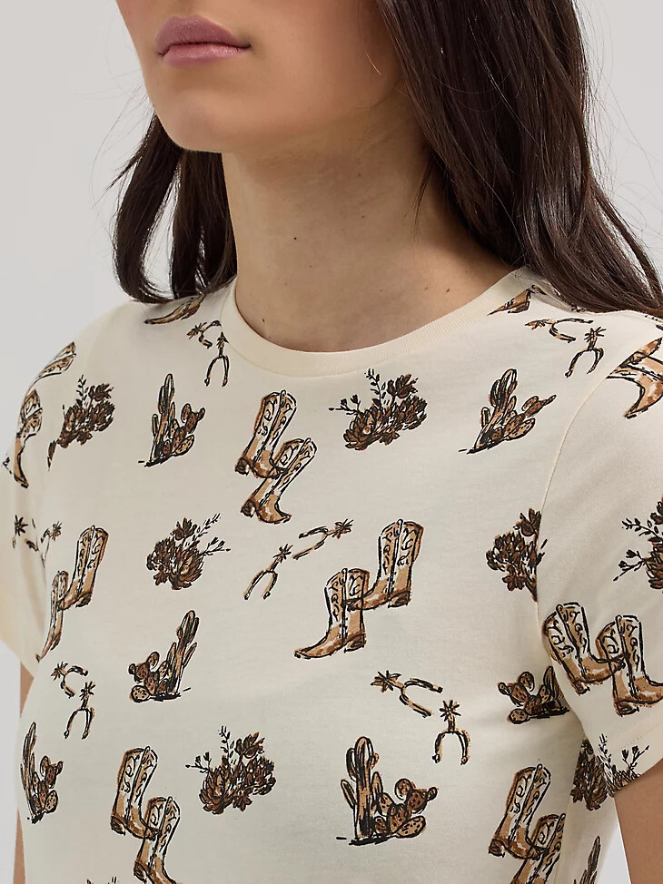 damen wrangler jacquard allover print slim t-shirt creme stiefel