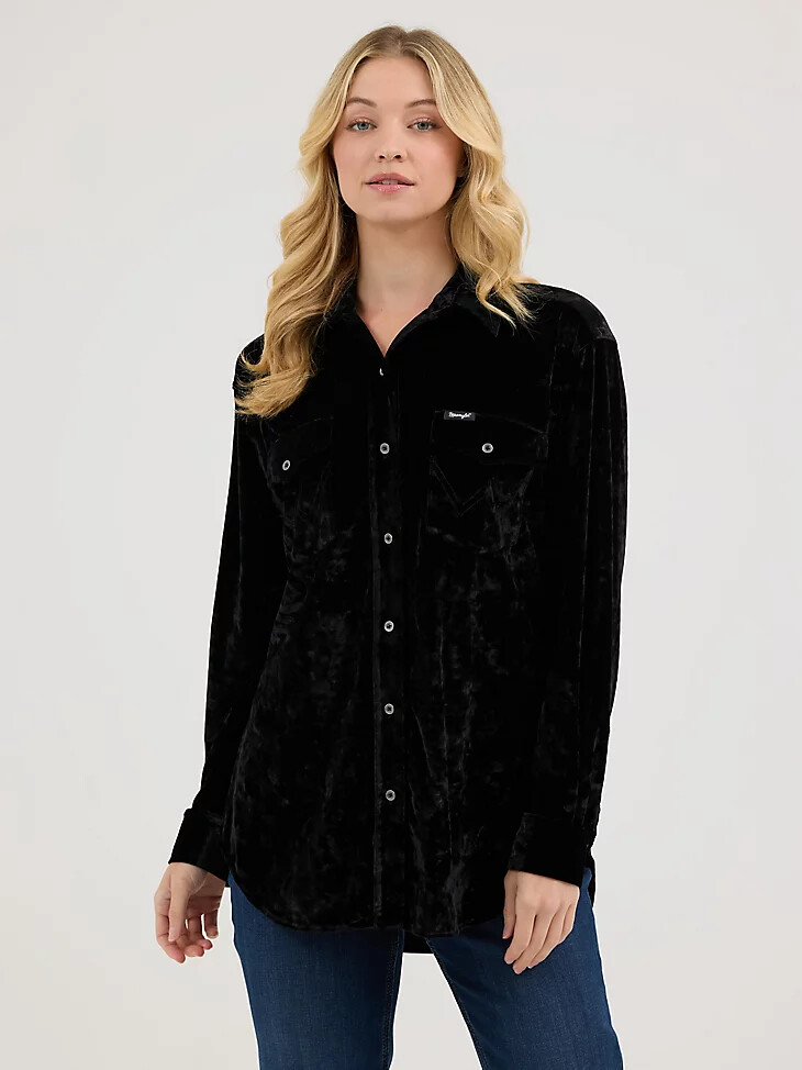schwarzes wrangler-samt-top im boyfriend-stil für damen mit knopfleiste