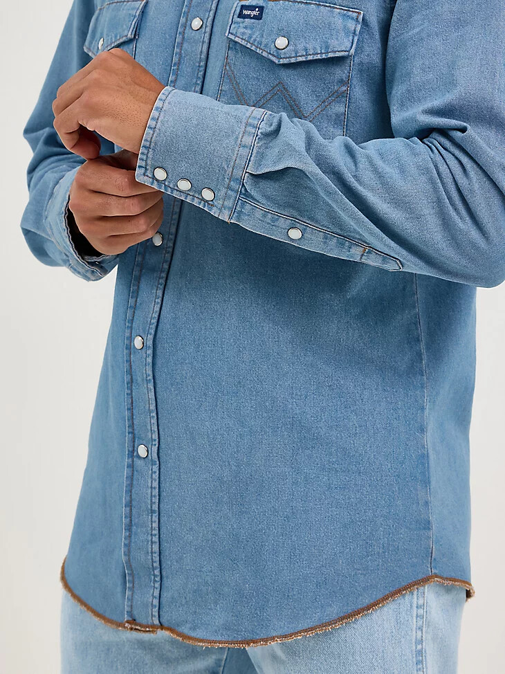 cowboy cut langarm-arbeitshemd aus western-denim mit druckknöpfen stonewash