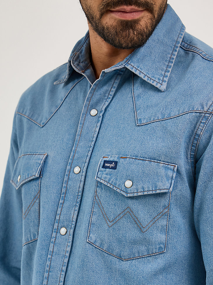 cowboy cut langarm-arbeitshemd aus western-denim mit druckknöpfen stonewash