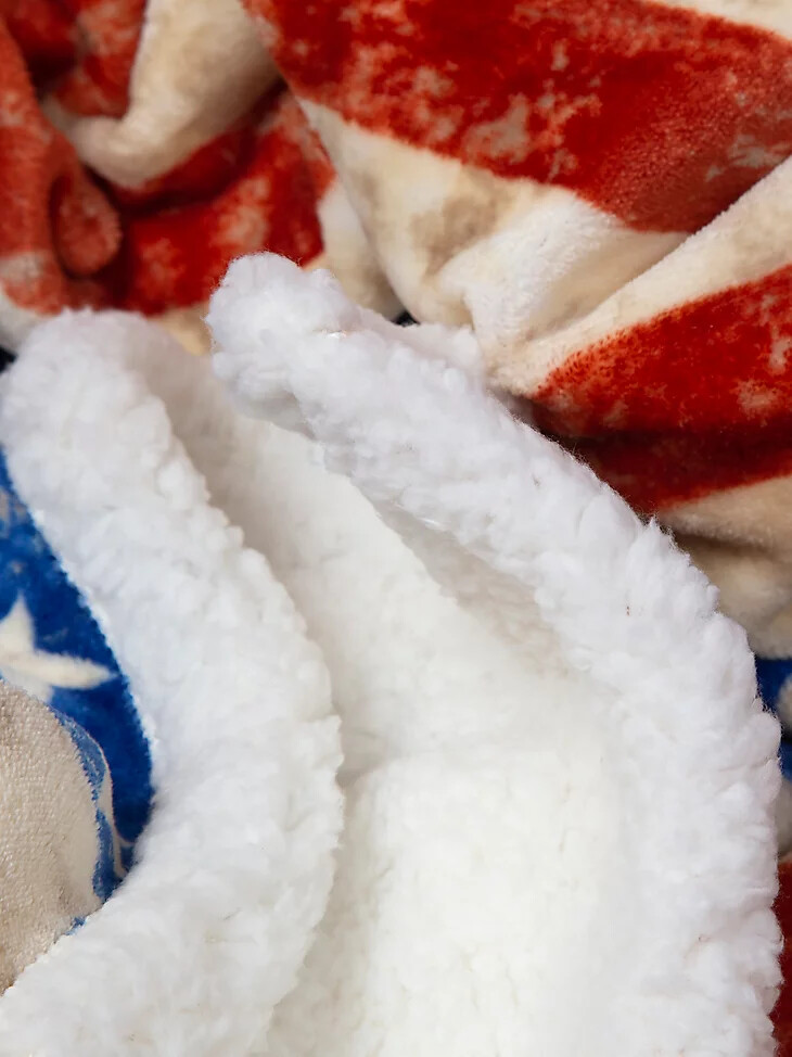 wrangler stars stripes sherpa-fleece-decke mit amerikanischer flagge mehrfarbig