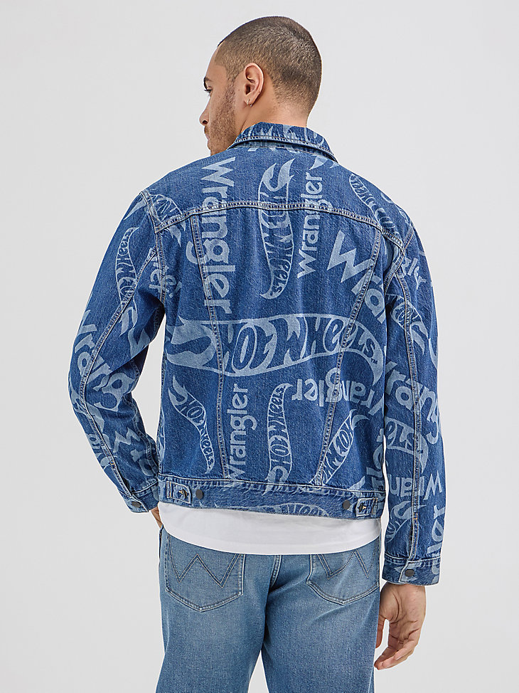 wrangler x hot wheels herren-jeansjacke mit laser-logo mittelblau
