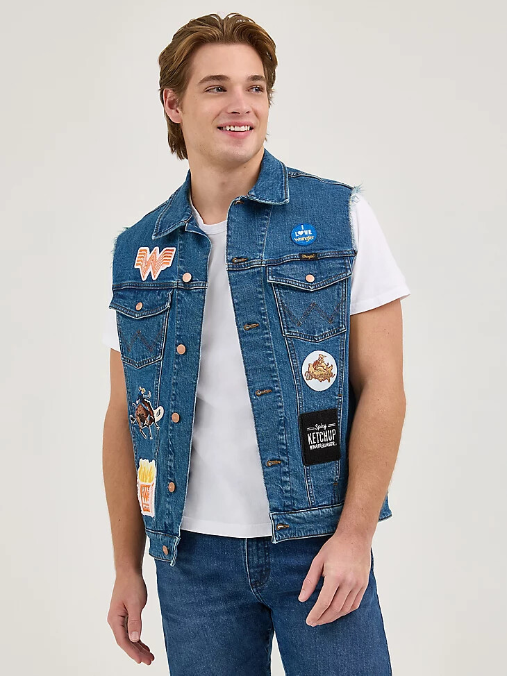 wrangler x whataburger herren-weste mit abgeschnittenen Ärmeln rodeo dust fade