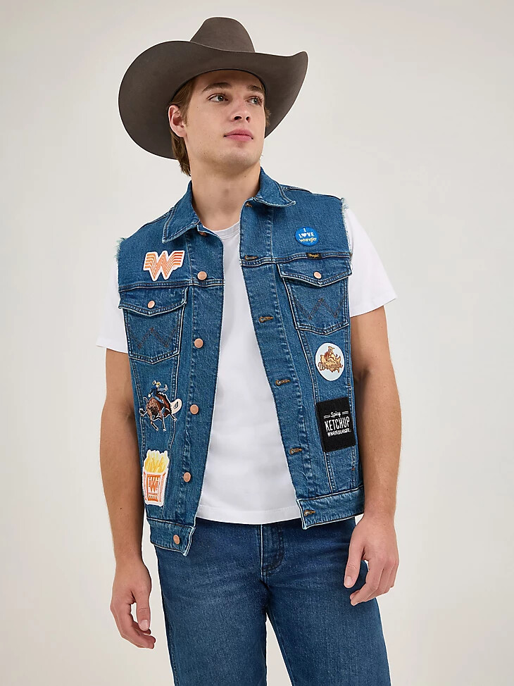 wrangler x whataburger herren-weste mit abgeschnittenen Ärmeln rodeo dust fade