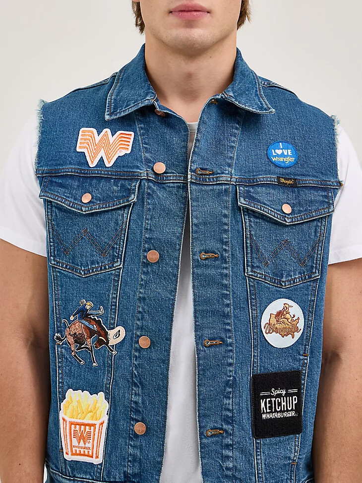 wrangler x whataburger herren-weste mit abgeschnittenen Ärmeln rodeo dust fade