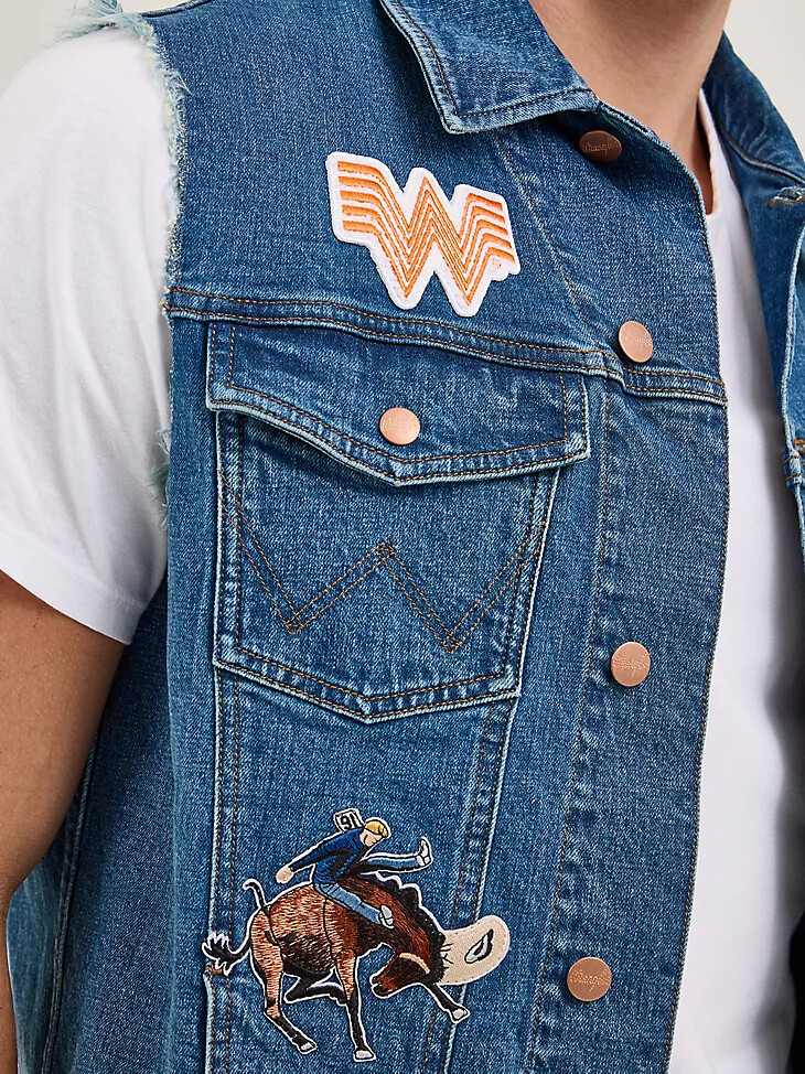 wrangler x whataburger herren-weste mit abgeschnittenen Ärmeln rodeo dust fade