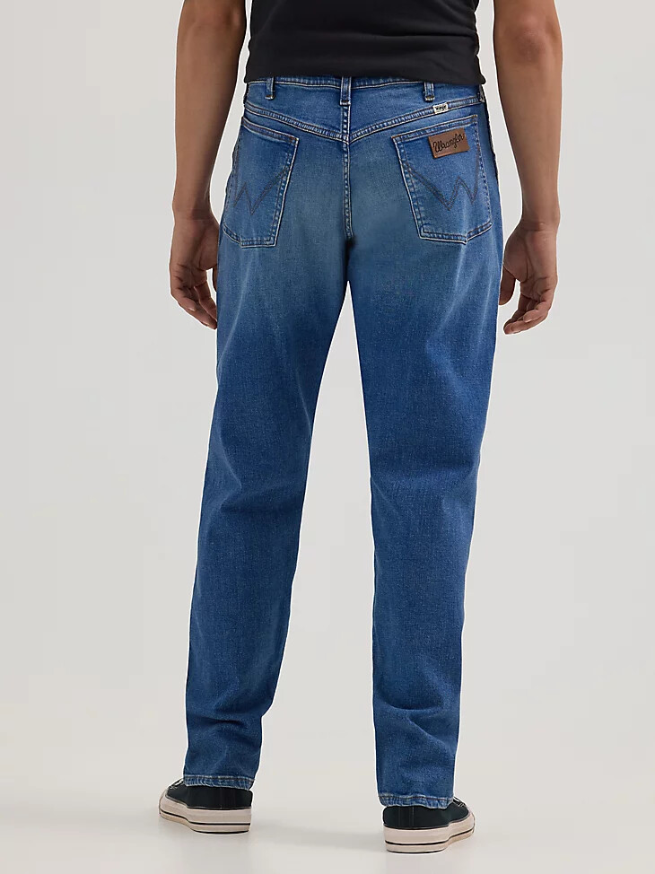 herren-jeans mit entspannter schmal zulaufender passform größe seventeen