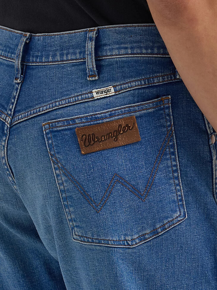 herren-jeans mit entspannter schmal zulaufender passform größe seventeen