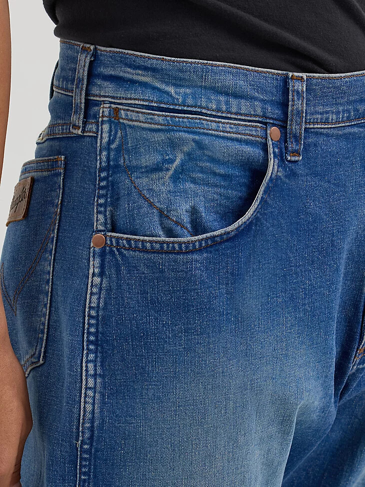 herren-jeans mit entspannter schmal zulaufender passform größe seventeen