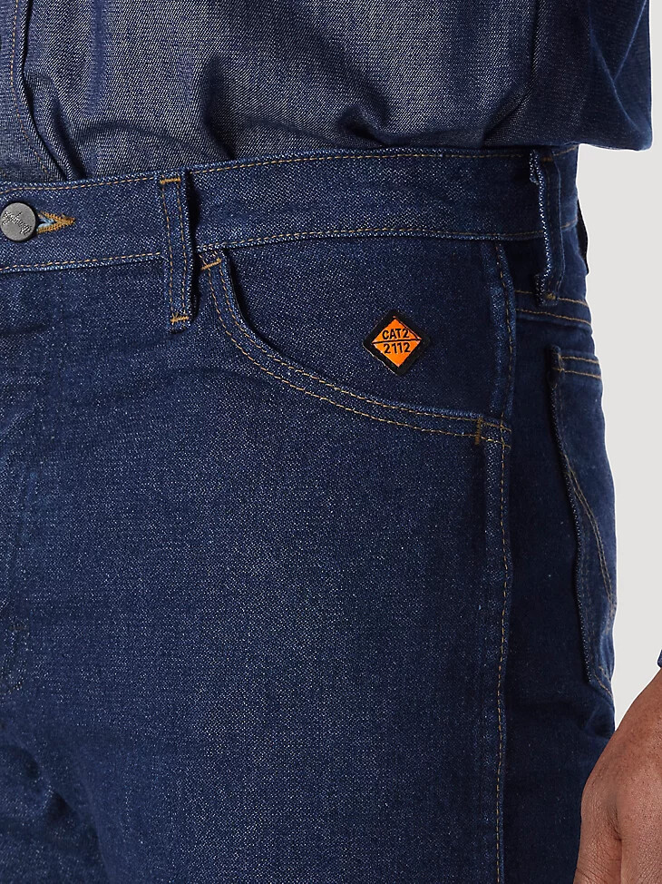 wrangler fr flammhemmende jeans in originalpassform vorgewaschen