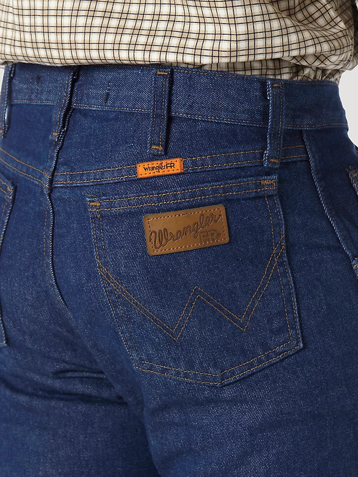 wrangler fr flammhemmende leichte jeans in regulärer passform vorgewaschen