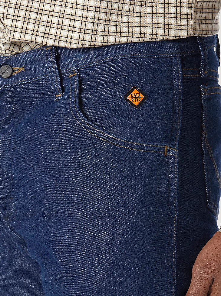 wrangler fr flammhemmende leichte jeans in regulärer passform vorgewaschen