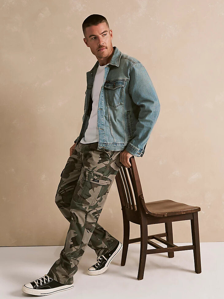 wrangler herren five star premium relaxed fit flex cargohose grün braun camo