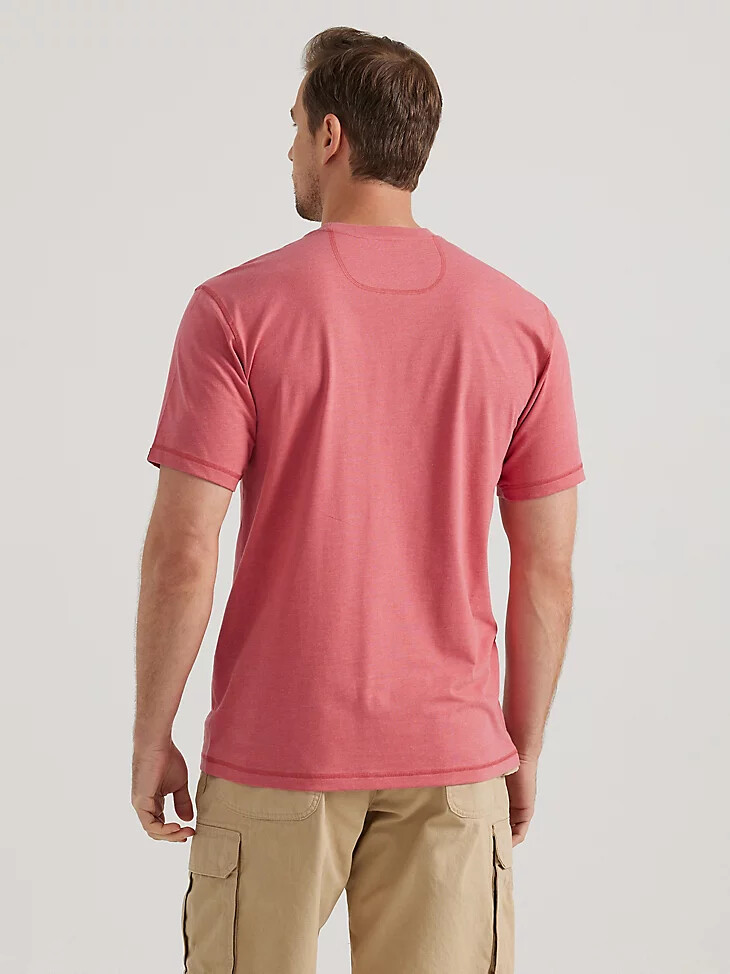 wrangler riggs workwear kurzarm-performance-t-shirt mit einer tasche mineralrot