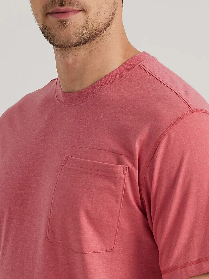wrangler riggs workwear kurzarm-performance-t-shirt mit einer tasche mineralrot