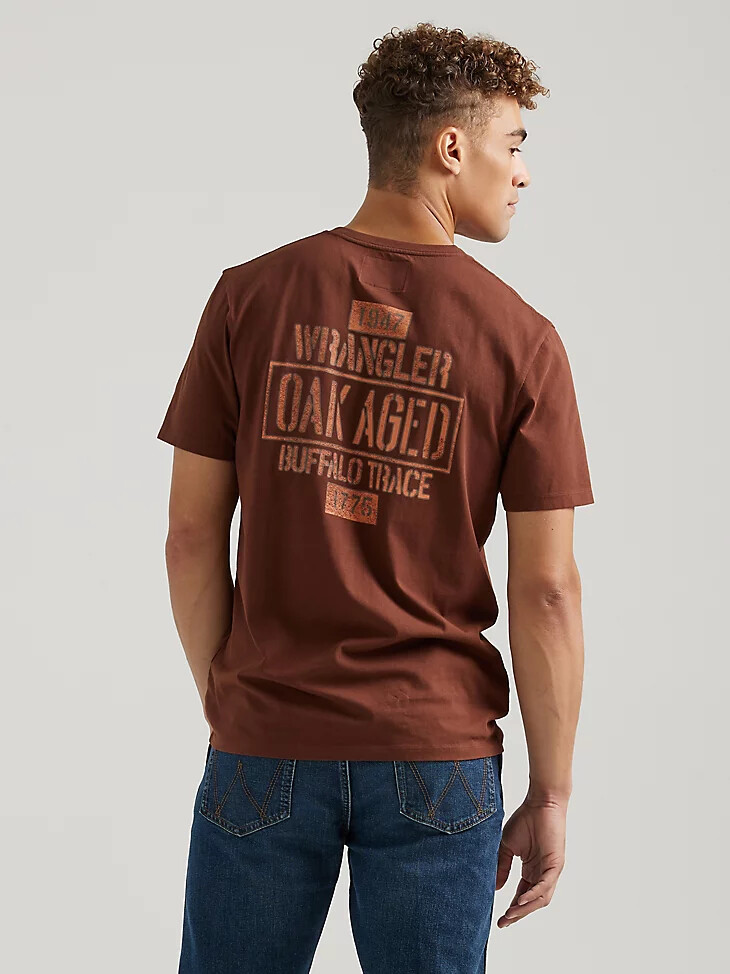 wrangler x buffalo trace herren-t-shirt „oak aged in braun mit narbung