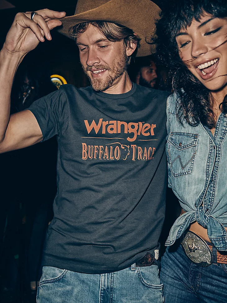 wrangler x buffalo trace herren-logo-t-shirt dunkelgrau