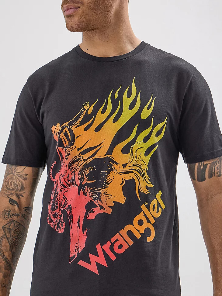 wrangler x hot wheels herren-t-shirt „flaming bronco – schwarz