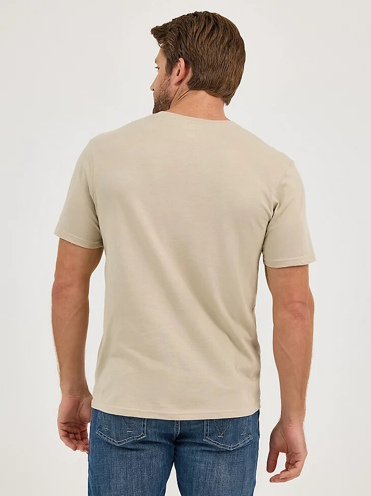 wrangler longhorn grafik-t-shirt und trenchcoat für herren