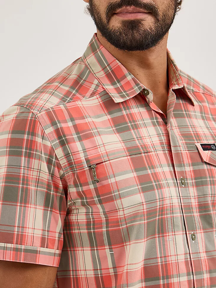wrangler atg herrenhemd mit reißverschlusstasche kariert koralle aus zedernholz
