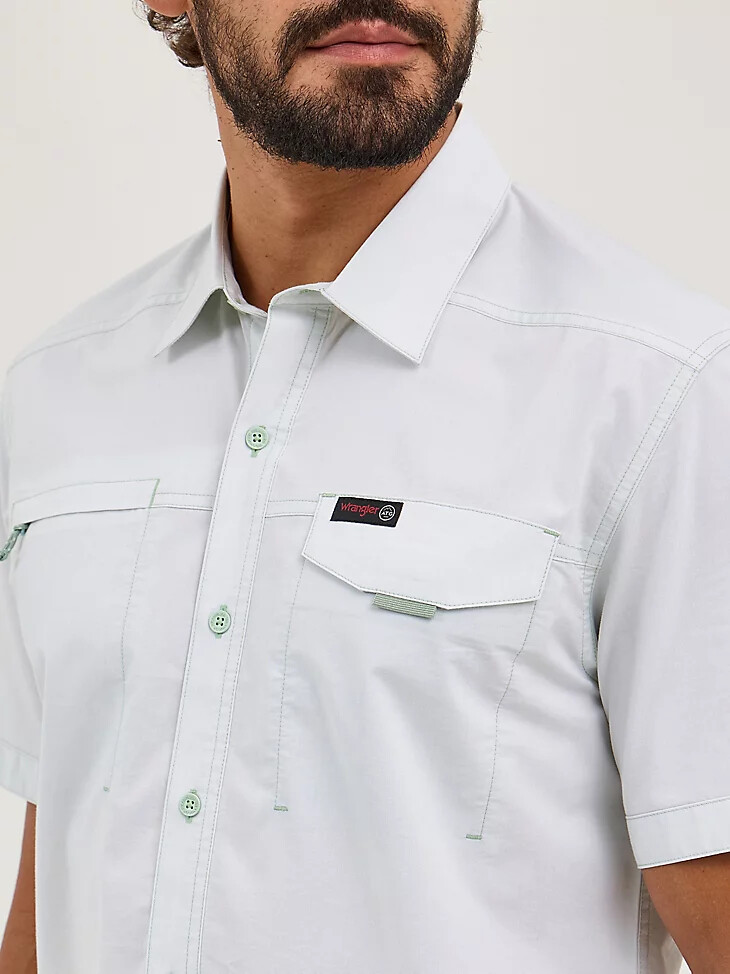 wrangler atg herrenhemd mit reißverschlusstasche aus zedernholz silt green