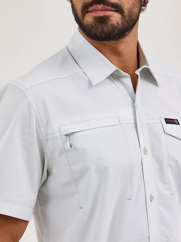 wrangler atg herrenhemd mit reißverschlusstasche aus zedernholz silt green