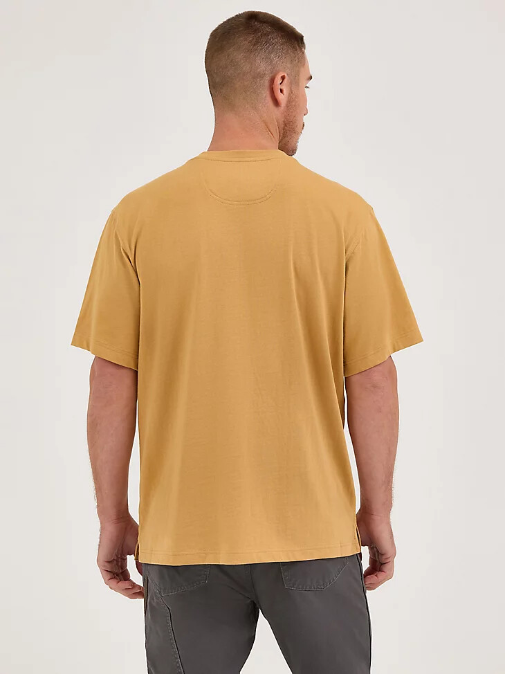 wrangler riggs workwear kurzarm-t-shirt mit tasche hellgold