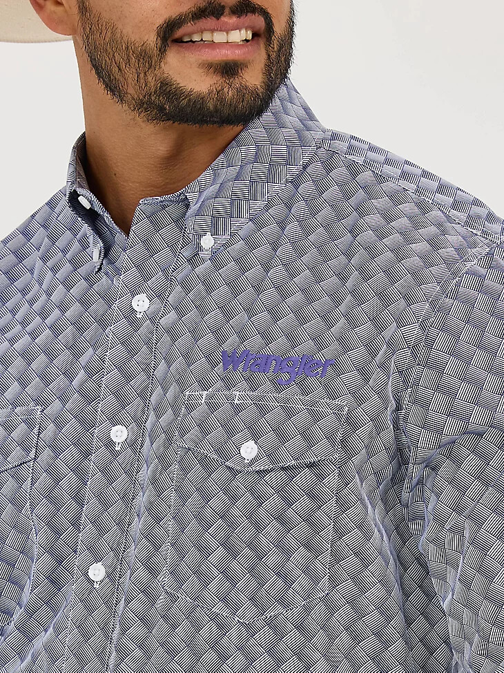 wrangler herren-langarmhemd mit logo und print knopfleiste marineblau-orchidee