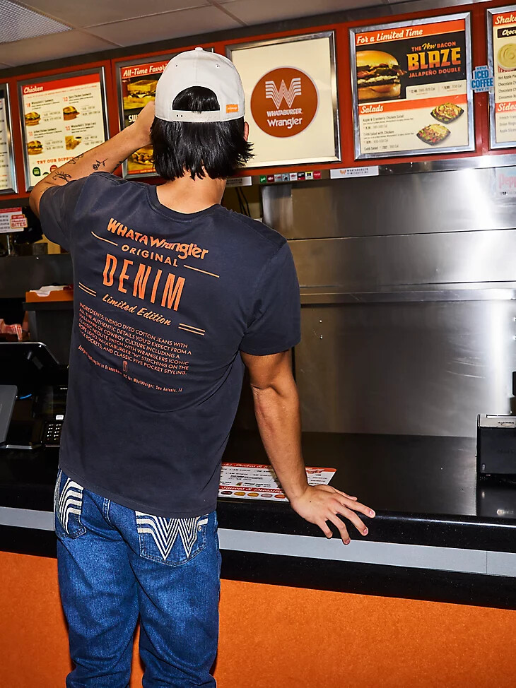 wrangler x whataburger herren-t-shirt „ingrant verwaschenes schwarz