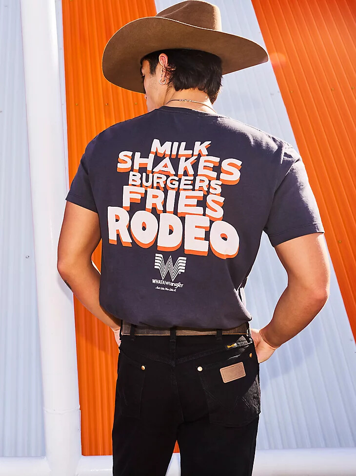 wrangler x whataburger herren-t-shirt mit cowboy-motiv verwaschenes schwarz