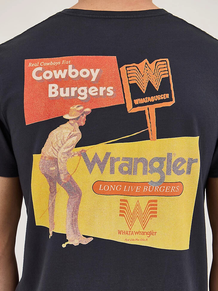 wrangler x whataburger herren-t-shirt „cowboy burgers – verwaschenes schwarz