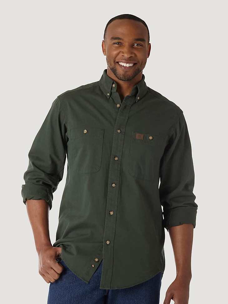 wrangler riggs workwear langarm-arbeitshemd aus einfarbigem twill waldgrün