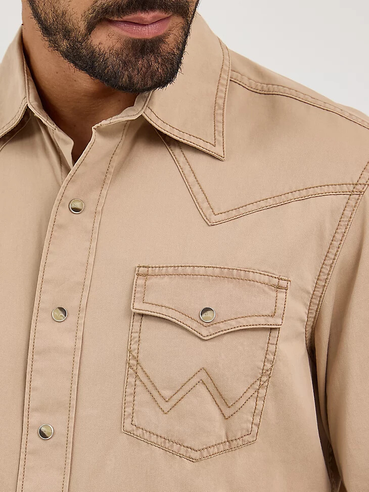 wrangler retro premium herren-westernhemd aus pigmentgefärbtem twill mit druckknöpfen hellbraun