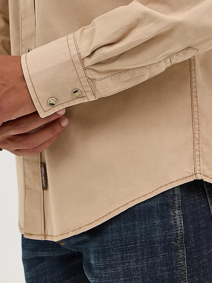 wrangler retro premium herren-westernhemd aus pigmentgefärbtem twill mit druckknöpfen hellbraun