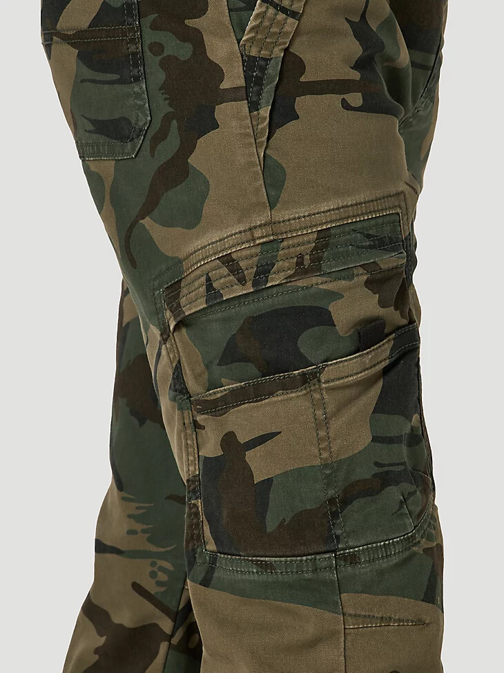 wrangler free to stretch gamer cargohose für jungen husky waldgrünes tarnmuster