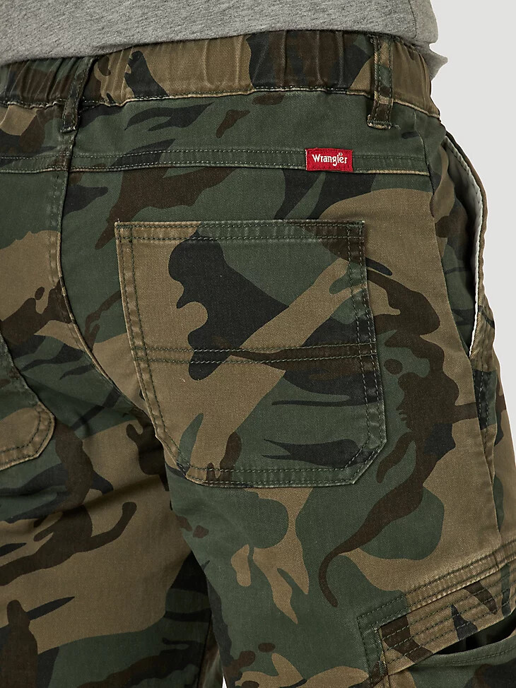 wrangler free to stretch gamer cargohose für jungen husky waldgrünes tarnmuster