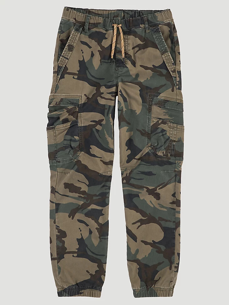 wrangler free to stretch gamer cargohose für jungen husky waldgrünes tarnmuster