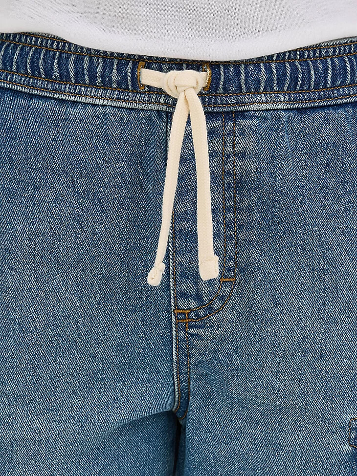 cargo-shorts mit kordelzug für jungen am strand