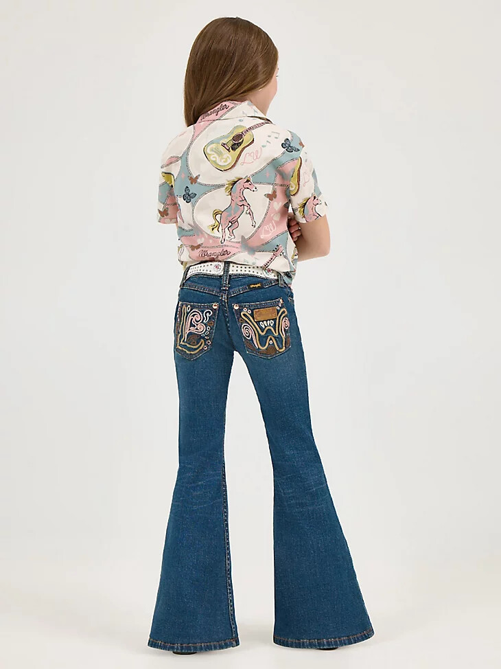 mädchen-camp-shirt von wrangler x lainey wilson mit bindeband vorne und wild stallion-print